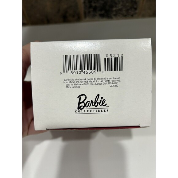 Hallmark Keepsake Collector Ornament "Holiday Barbie" 1997 w/ box - Picture 4 of 8